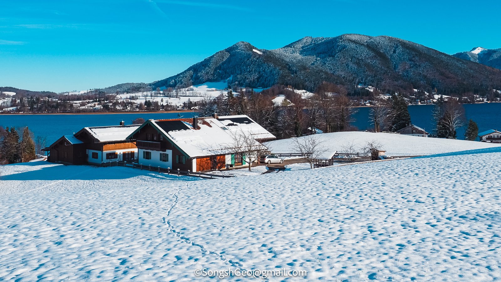 Tegernsee 周围积雪的山坡
